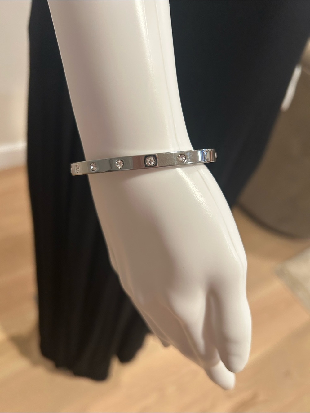Kate Spade Crystal Hinge Bangle

New With Tags - Picture 4 of 4